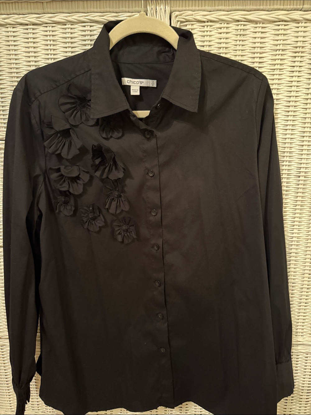 Chico's Black Floral-Applique Button-Front Shirt cotton spandex blend